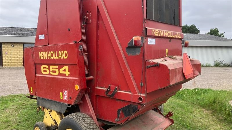 New Holland 654 RUNDBALLEPRESSER Cropcutter - Heinapress, ümmargune: pilt 3 New Holland 654 RUNDBALLEPRESSER Cropcutter - Heinapress, ümmargune: pilt 3