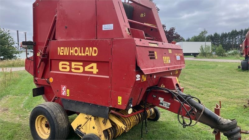 New Holland 654 RUNDBALLEPRESSER Cropcutter - Heinapress, ümmargune: pilt 1 New Holland 654 RUNDBALLEPRESSER Cropcutter - Heinapress, ümmargune: pilt 1