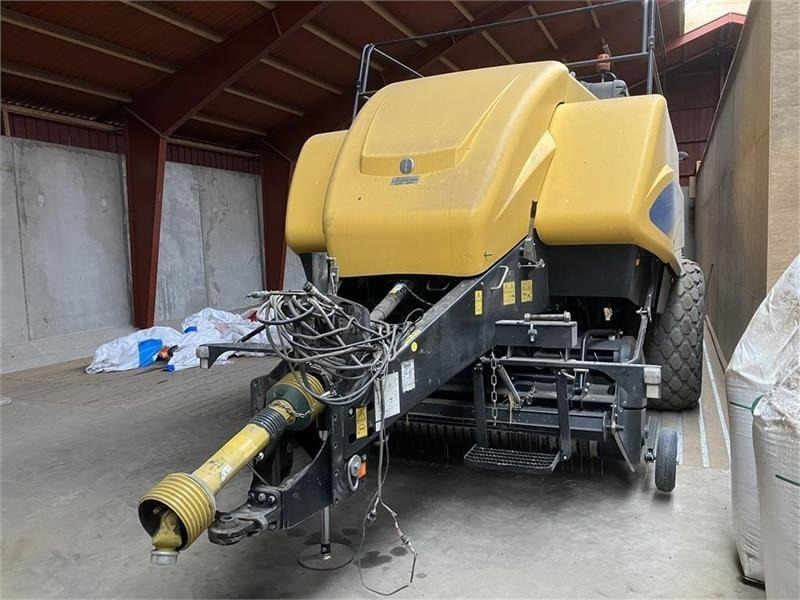 New Holland BB9090 PLUS med Parkland 325 vogn - Heinapress, kandiline: pilt 1 New Holland BB9090 PLUS med Parkland 325 vogn - Heinapress, kandiline: pilt 1