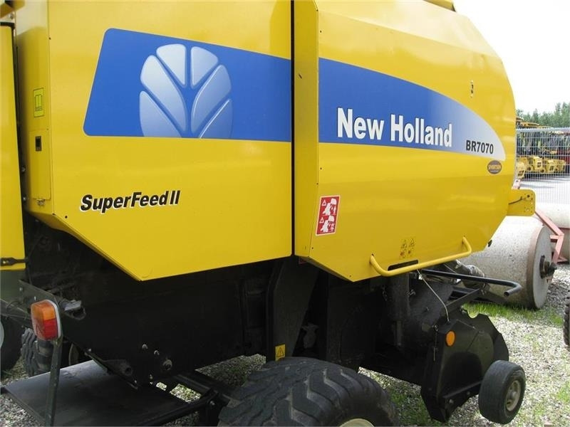 New Holland BR7070 med SUPER FEED - Heinapress, ümmargune: pilt 3 New Holland BR7070 med SUPER FEED - Heinapress, ümmargune: pilt 3