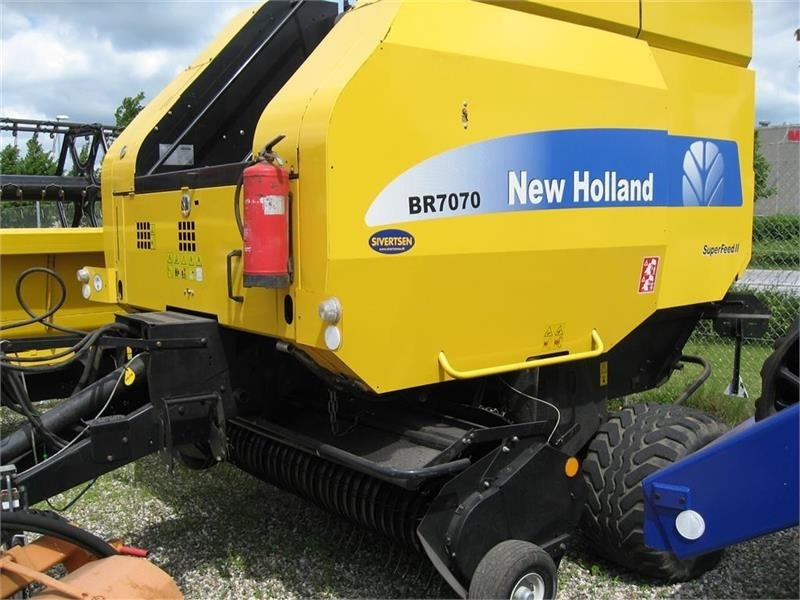 New Holland BR7070 med SUPER FEED - Heinapress, ümmargune: pilt 1 New Holland BR7070 med SUPER FEED - Heinapress, ümmargune: pilt 1