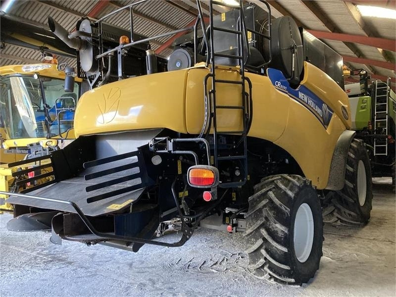 New Holland CR9090 35 fod VF bord og 4wd mm. - Kombain: pilt 3 New Holland CR9090 35 fod VF bord og 4wd mm. - Kombain: pilt 3