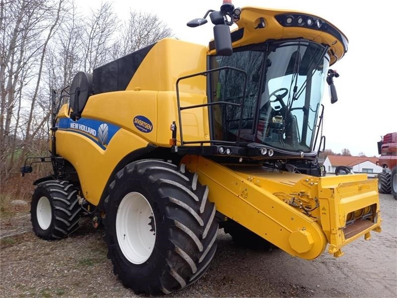 New Holland CX8.80 SLH med 25 fods Varifeed - Kombain: pilt 2 New Holland CX8.80 SLH med 25 fods Varifeed - Kombain: pilt 2
