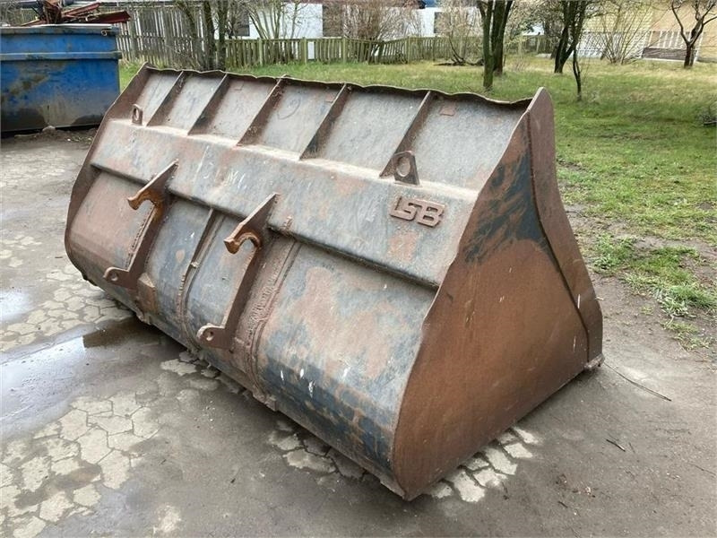 New Holland SKOVL Korn/flisskovl med CNH teleskopophæng - Laaduri kopp: pilt 3 New Holland SKOVL Korn/flisskovl med CNH teleskopophæng - Laaduri kopp: pilt 3