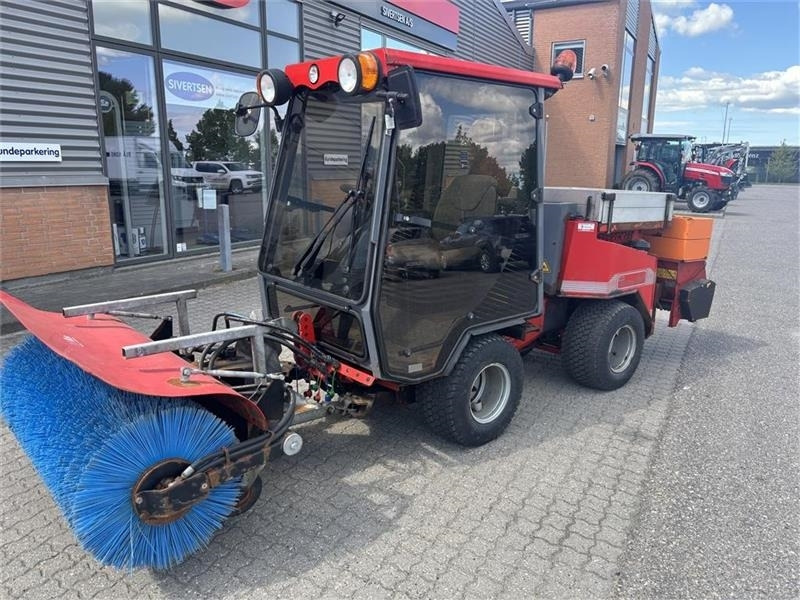 Nimos DM-Track 204 Comfort kun 285 timer inkl. kost og u - Munitsipaaltraktor: pilt 1 Nimos DM-Track 204 Comfort kun 285 timer inkl. kost og u - Munitsipaaltraktor: pilt 1