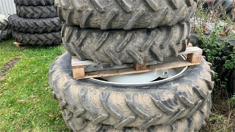 Taurus 270/95R32 - 300/95R46 - Rehv - Põllutööseade: pilt 1 Taurus 270/95R32 - 300/95R46 - Rehv - Põllutööseade: pilt 1