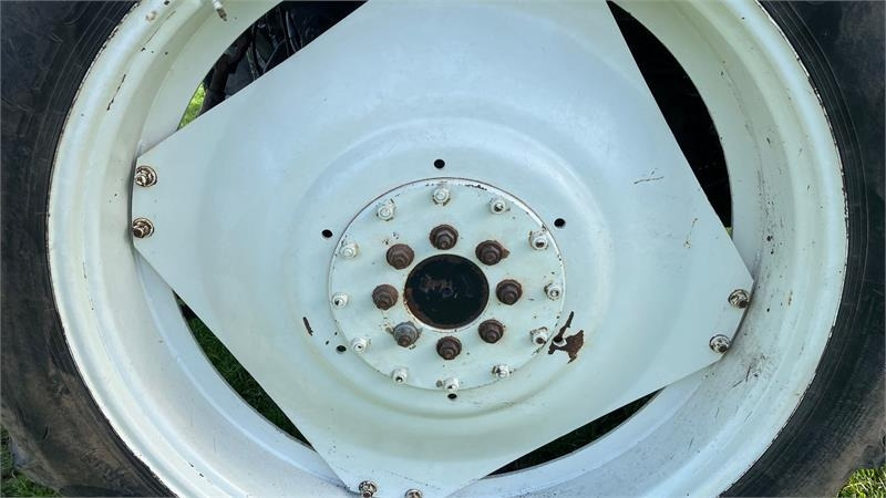 Taurus 270/95R32 - 300/95R46 - Rehv - Põllutööseade: pilt 2 Taurus 270/95R32 - 300/95R46 - Rehv - Põllutööseade: pilt 2