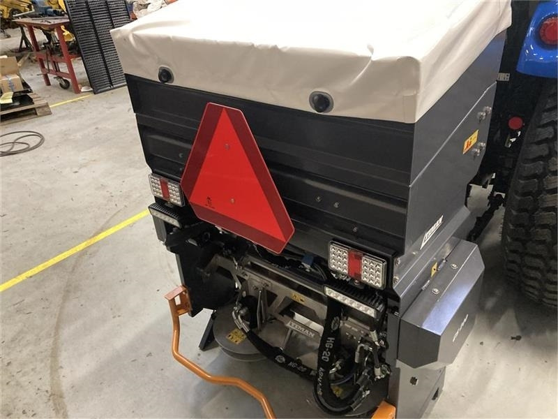 Timan CS-200 Combispreder 300 liter til traktor - Liiva-/ Soolajaotur - Kommunaal-/ Erisõiduk: pilt 1 Timan CS-200 Combispreder 300 liter til traktor - Liiva-/ Soolajaotur - Kommunaal-/ Erisõiduk: pilt 1