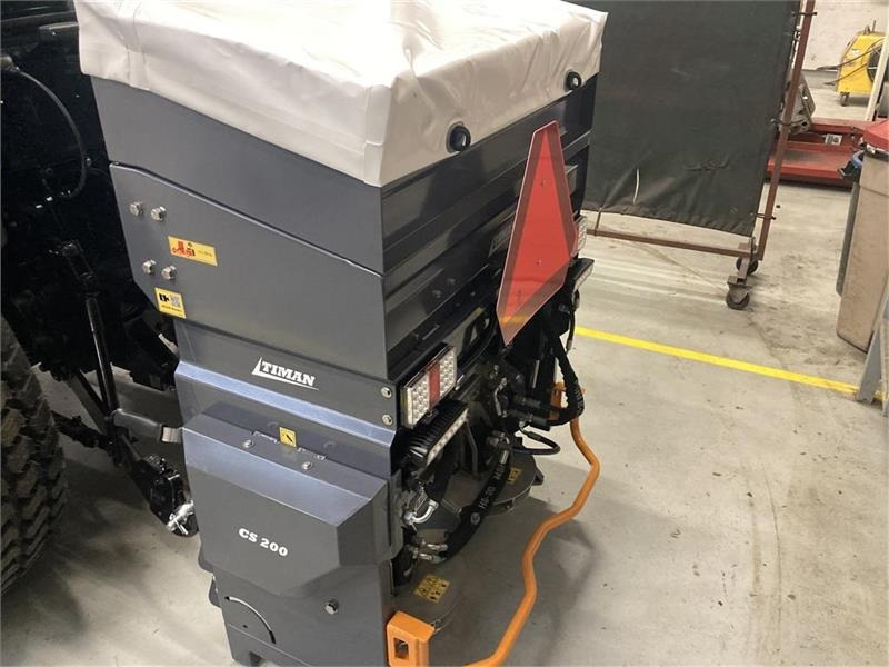 Timan CS-200 Combispreder 300 liter til traktor - Liiva-/ Soolajaotur - Kommunaal-/ Erisõiduk: pilt 3 Timan CS-200 Combispreder 300 liter til traktor - Liiva-/ Soolajaotur - Kommunaal-/ Erisõiduk: pilt 3