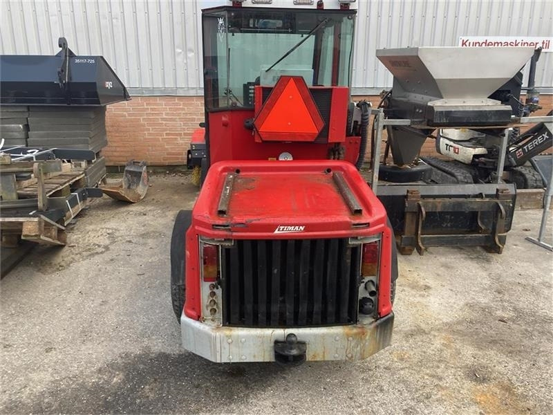 Timan Tool-Trac 245 - Munitsipaaltraktor: pilt 4 Timan Tool-Trac 245 - Munitsipaaltraktor: pilt 4