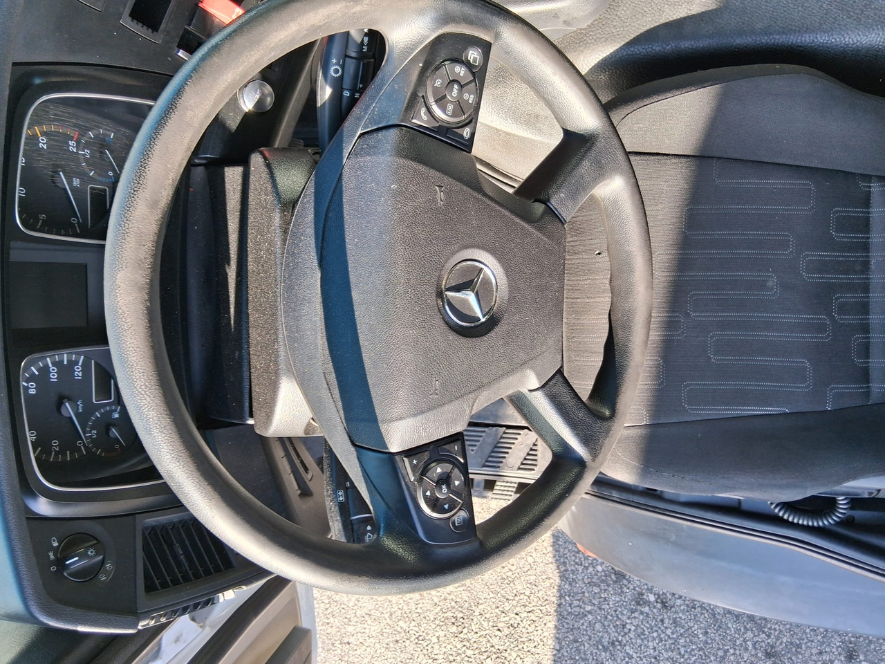 Sadulveok Mercedes 1843LS: pilt 15