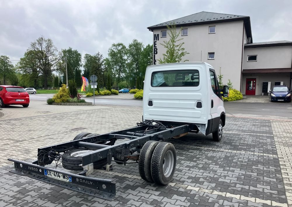 Iveco DAILY 35C13 ramo do zabudowy kiper wywrotka - Kabiinišassiiga veoauto: pilt 3 Iveco DAILY 35C13 ramo do zabudowy kiper wywrotka - Kabiinišassiiga veoauto: pilt 3