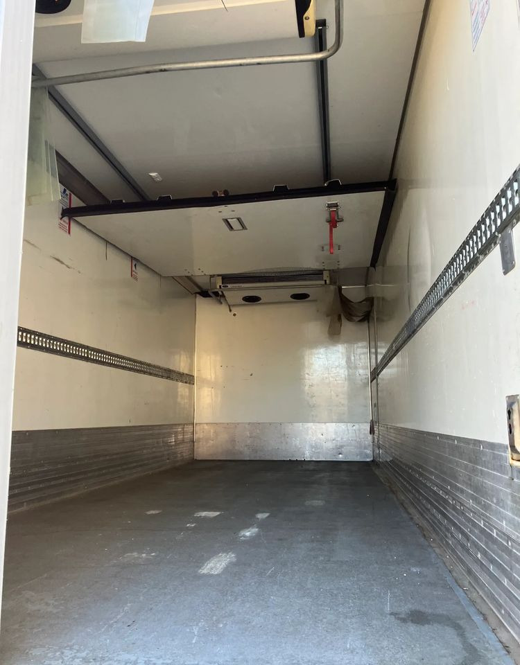 Renault Renault Midlum 220chłodnia izoterma - Külmutiga veoauto: pilt 5 Renault Renault Midlum 220chłodnia izoterma - Külmutiga veoauto: pilt 5