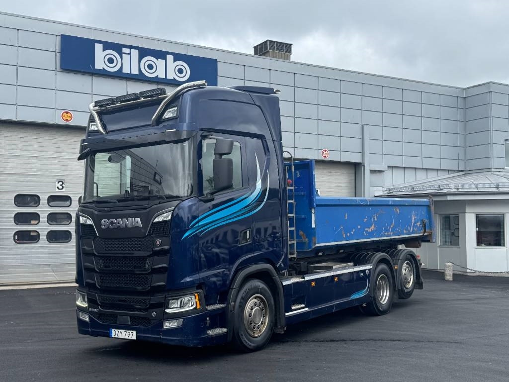 Scania S 580 6x2*4 Lastväxlare Hiab ink Flak - Konkstõstukiga veoauto: pilt 1 Scania S 580 6x2*4 Lastväxlare Hiab ink Flak - Konkstõstukiga veoauto: pilt 1
