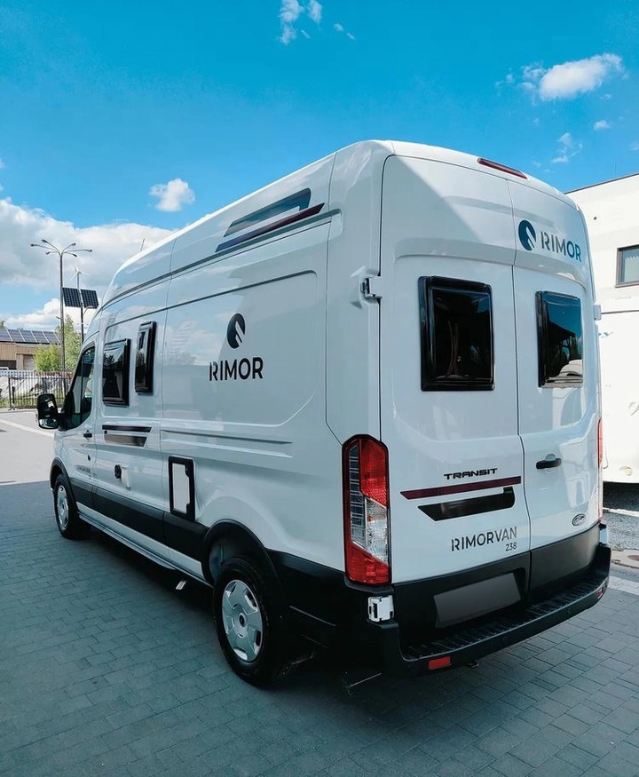 FORD Rimor NEW Ford Van 238 Truma Diesel Roller Shutters Remis AUTOMAT - Campervan: pilt 4 FORD Rimor NEW Ford Van 238 Truma Diesel Roller Shutters Remis AUTOMAT - Campervan: pilt 4