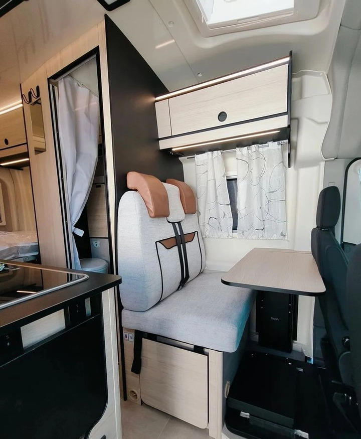 FORD Rimor NEW Ford Van 238 Truma Diesel Roller Shutters Remis AUTOMAT liising FORD Rimor NEW Ford Van 238 Truma Diesel Roller Shutters Remis AUTOMAT: pilt 12 FORD Rimor NEW Ford Van 238 Truma Diesel Roller Shutters Remis AUTOMAT liising FORD Rimor NEW Ford Van 238 Truma Diesel Roller Shutters Remis AUTOMAT: pilt 12