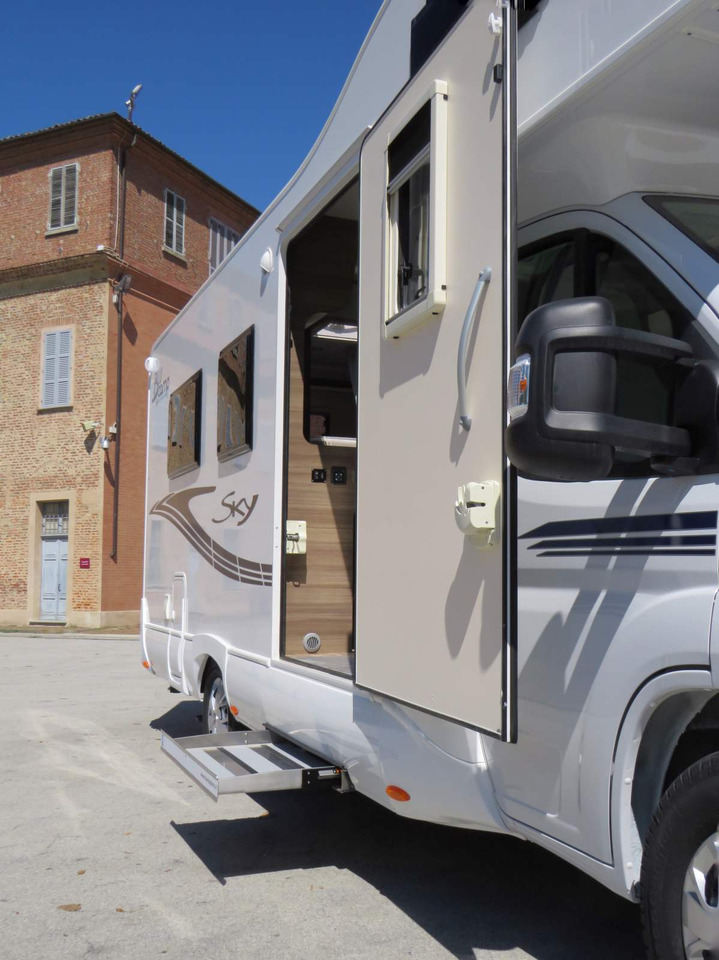 Fiat Ducato RETRACTABLE PLATFORM (300KG CAPACITY) - Matkaauto: pilt 2 Fiat Ducato RETRACTABLE PLATFORM (300KG CAPACITY) - Matkaauto: pilt 2