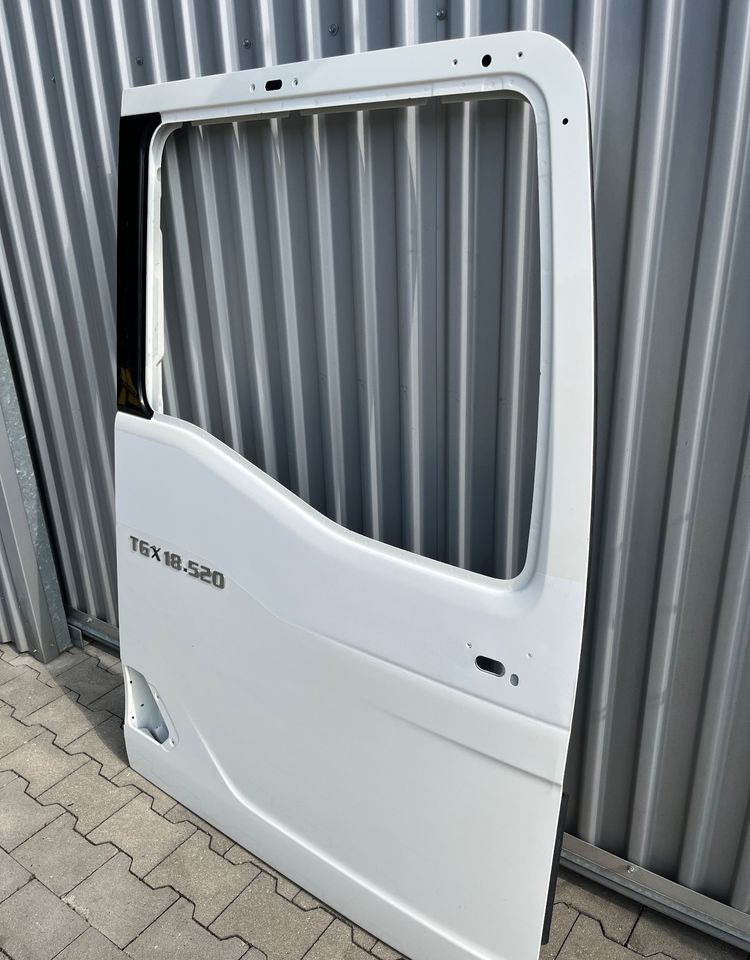 Drzwi prawe MAN TGX TG3 drzwi pasażera nowy model - Pealisehitus ja välispind - Veoauto: pilt 2 Drzwi prawe MAN TGX TG3 drzwi pasażera nowy model - Pealisehitus ja välispind - Veoauto: pilt 2