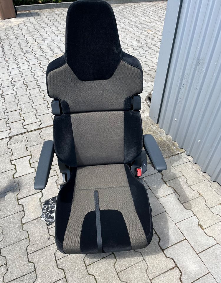 Fotel pasażera MAN TG3 TGX obrotowy nowy model siedzenie prawe - Kabiin ja interjöör - Veoauto: pilt 3 Fotel pasażera MAN TG3 TGX obrotowy nowy model siedzenie prawe - Kabiin ja interjöör - Veoauto: pilt 3