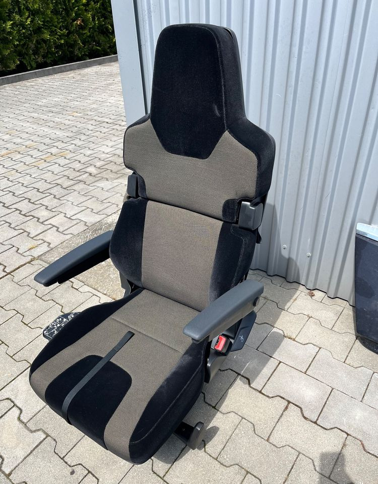 Fotel pasażera MAN TG3 TGX obrotowy nowy model siedzenie prawe - Kabiin ja interjöör - Veoauto: pilt 1 Fotel pasażera MAN TG3 TGX obrotowy nowy model siedzenie prawe - Kabiin ja interjöör - Veoauto: pilt 1