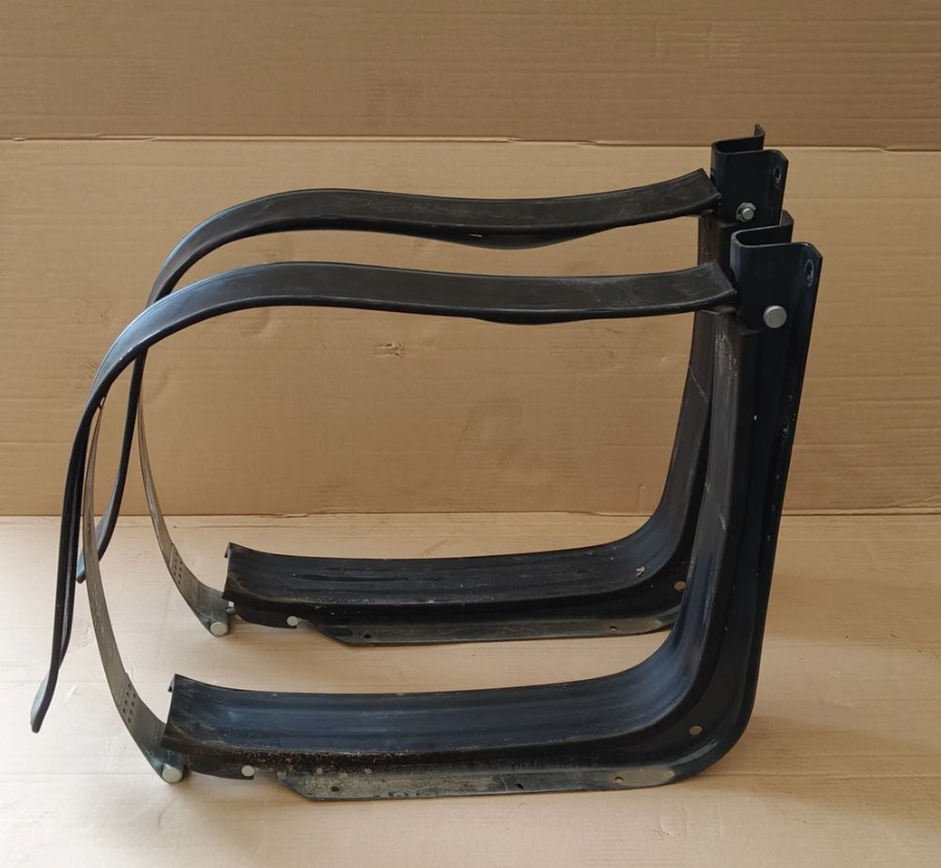 ŁAPA ŁAPY MOCOWANIE ZBIORNIKA MAN TGX TGS TG3 NOWE - Kütusepaak: pilt 1 ŁAPA ŁAPY MOCOWANIE ZBIORNIKA MAN TGX TGS TG3 NOWE - Kütusepaak: pilt 1