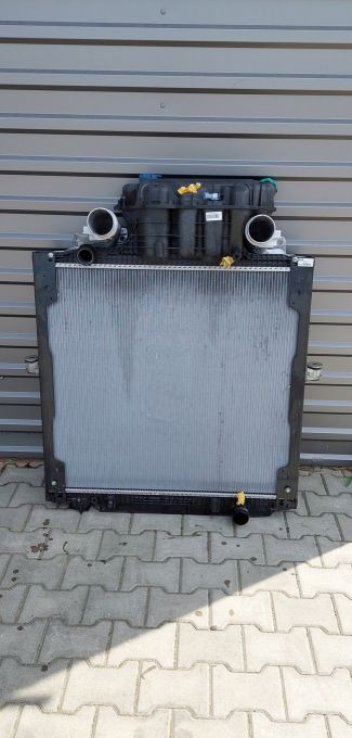MAN TGS TG3 NOWY MODEL CHŁODNICA CHŁODNICE KOMPLET - Radiaator - Veoauto: pilt 1 MAN TGS TG3 NOWY MODEL CHŁODNICA CHŁODNICE KOMPLET - Radiaator - Veoauto: pilt 1