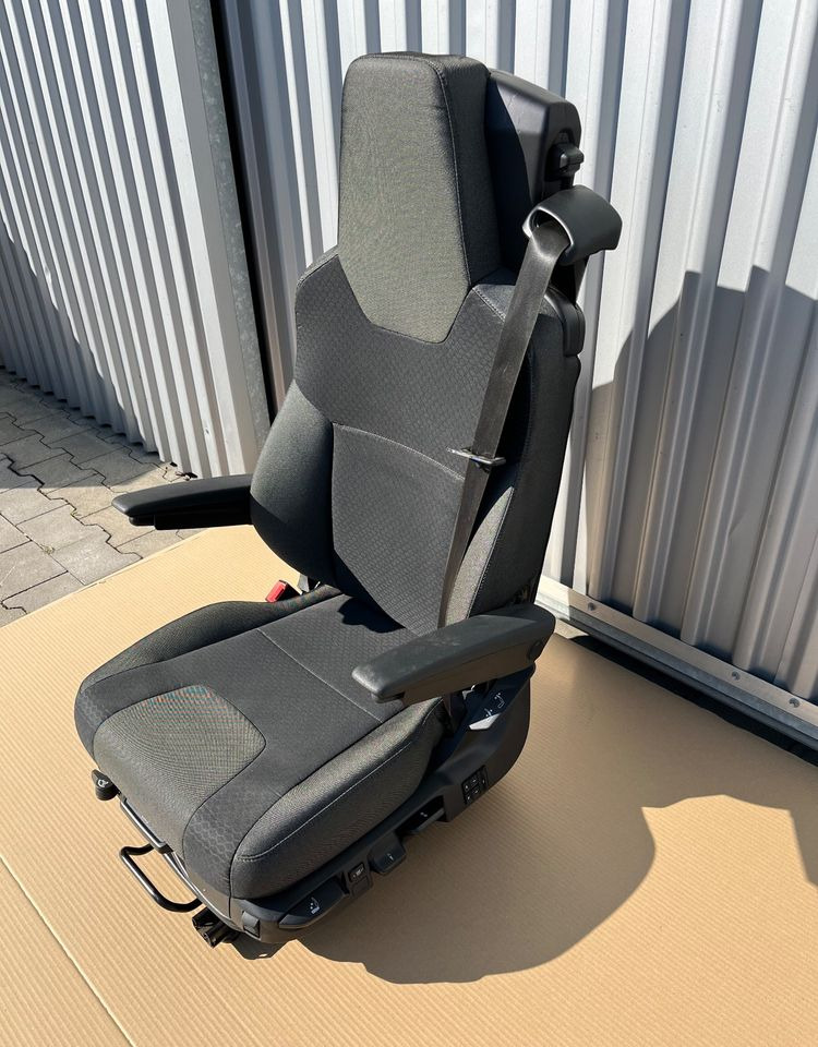 NOWY Fotel kierowcy MAN TG3 TGX nowy model siedzenie lewe - Kabiin ja interjöör - Veoauto: pilt 2 NOWY Fotel kierowcy MAN TG3 TGX nowy model siedzenie lewe - Kabiin ja interjöör - Veoauto: pilt 2