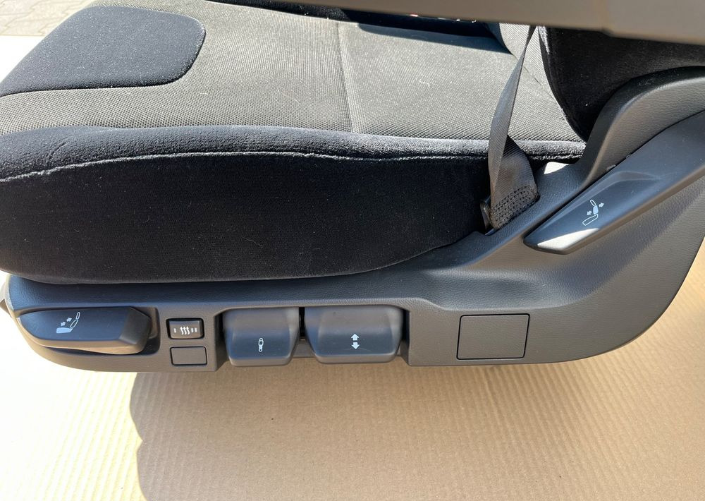NOWY Fotel kierowcy MAN TG3 TGX nowy model siedzenie lewe - Kabiin ja interjöör - Veoauto: pilt 4 NOWY Fotel kierowcy MAN TG3 TGX nowy model siedzenie lewe - Kabiin ja interjöör - Veoauto: pilt 4