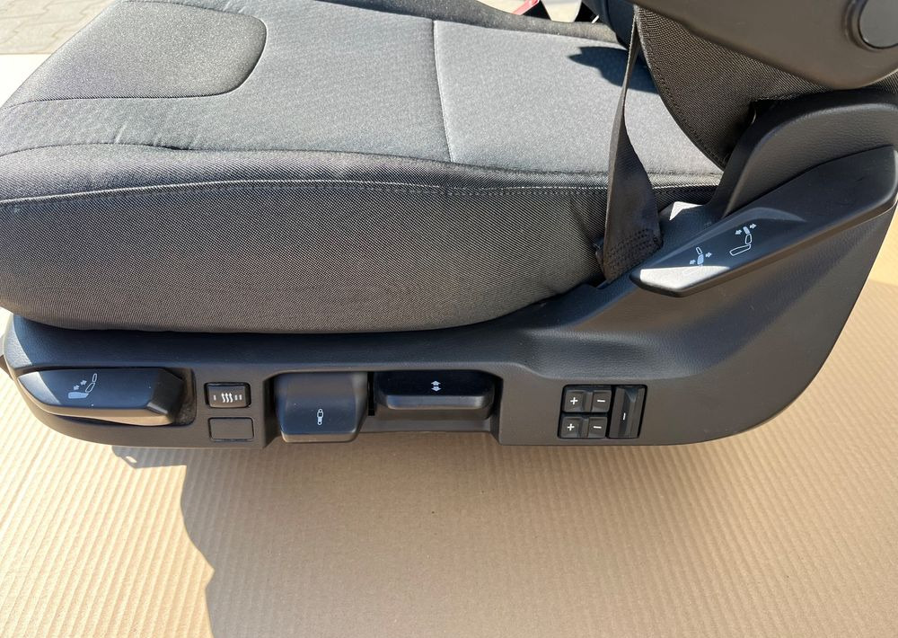 NOWY Fotel kierowcy MAN TG3 TGX nowy model siedzenie lewe - Kabiin ja interjöör - Veoauto: pilt 4 NOWY Fotel kierowcy MAN TG3 TGX nowy model siedzenie lewe - Kabiin ja interjöör - Veoauto: pilt 4