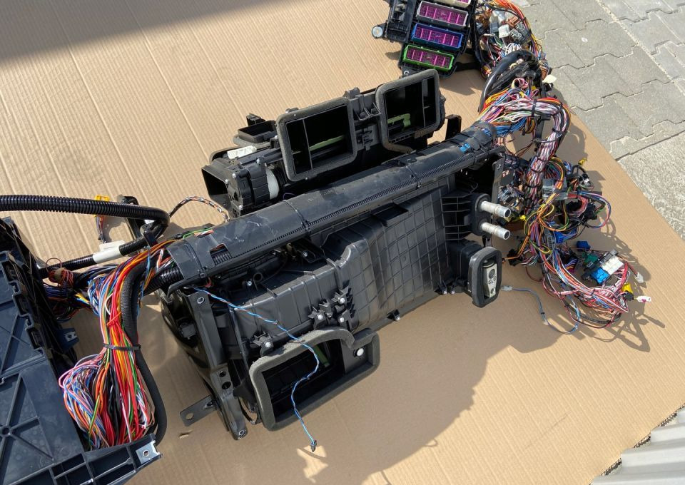 Nagrzewnica Scania S R wiązka instalacja komplet - Kaablid/ Juhtmestik - Veoauto: pilt 3 Nagrzewnica Scania S R wiązka instalacja komplet - Kaablid/ Juhtmestik - Veoauto: pilt 3