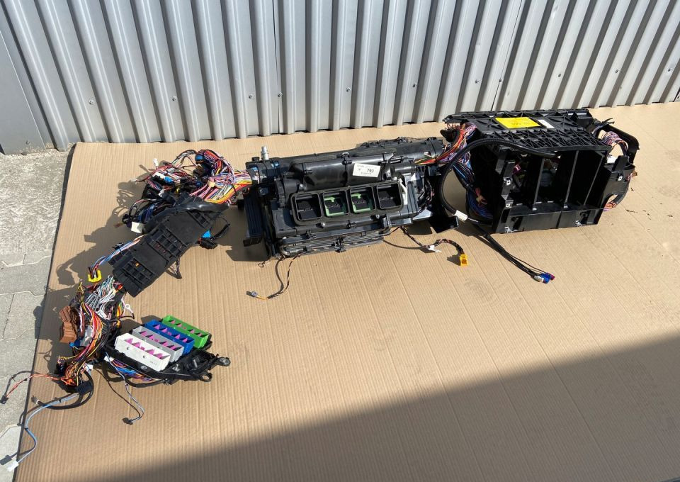 Nagrzewnica Scania S R wiązka instalacja komplet - Soojendus/ Ventilatsioon - Veoauto: pilt 1 Nagrzewnica Scania S R wiązka instalacja komplet - Soojendus/ Ventilatsioon - Veoauto: pilt 1