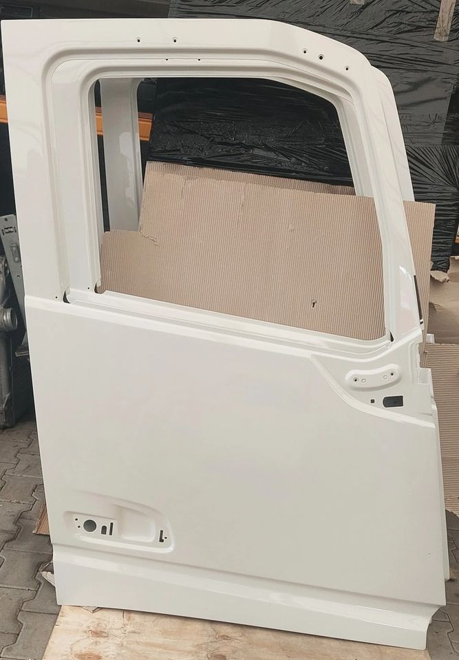 VOLVO FH4 FH5 DRZWI PRAWE - Pealisehitus ja välispind: pilt 1 VOLVO FH4 FH5 DRZWI PRAWE - Pealisehitus ja välispind: pilt 1