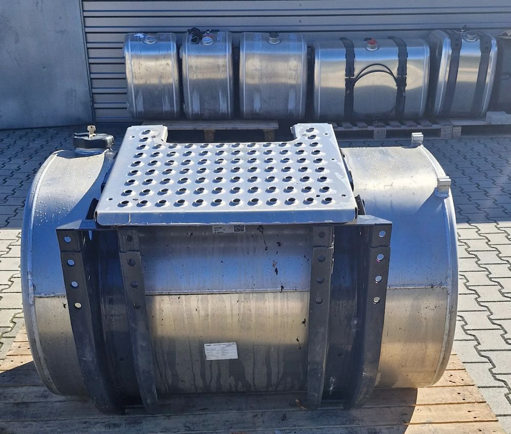 VOLVO FH4 FH5 RENAULT GAMA T ZBIORNIK PALIWA 480L - Kütusepaak - Veoauto: pilt 4 VOLVO FH4 FH5 RENAULT GAMA T ZBIORNIK PALIWA 480L - Kütusepaak - Veoauto: pilt 4