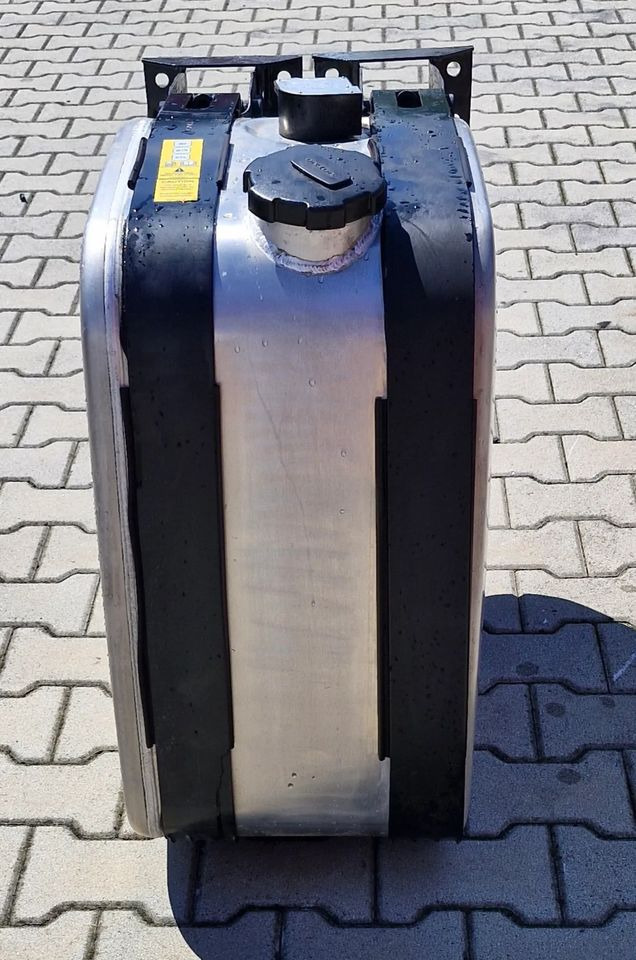 VOLVO FH4 RENAULT GAMA T ZBIORNIK PALIWA 150L NOWY - Säilitusmahuti: pilt 1 VOLVO FH4 RENAULT GAMA T ZBIORNIK PALIWA 150L NOWY - Säilitusmahuti: pilt 1