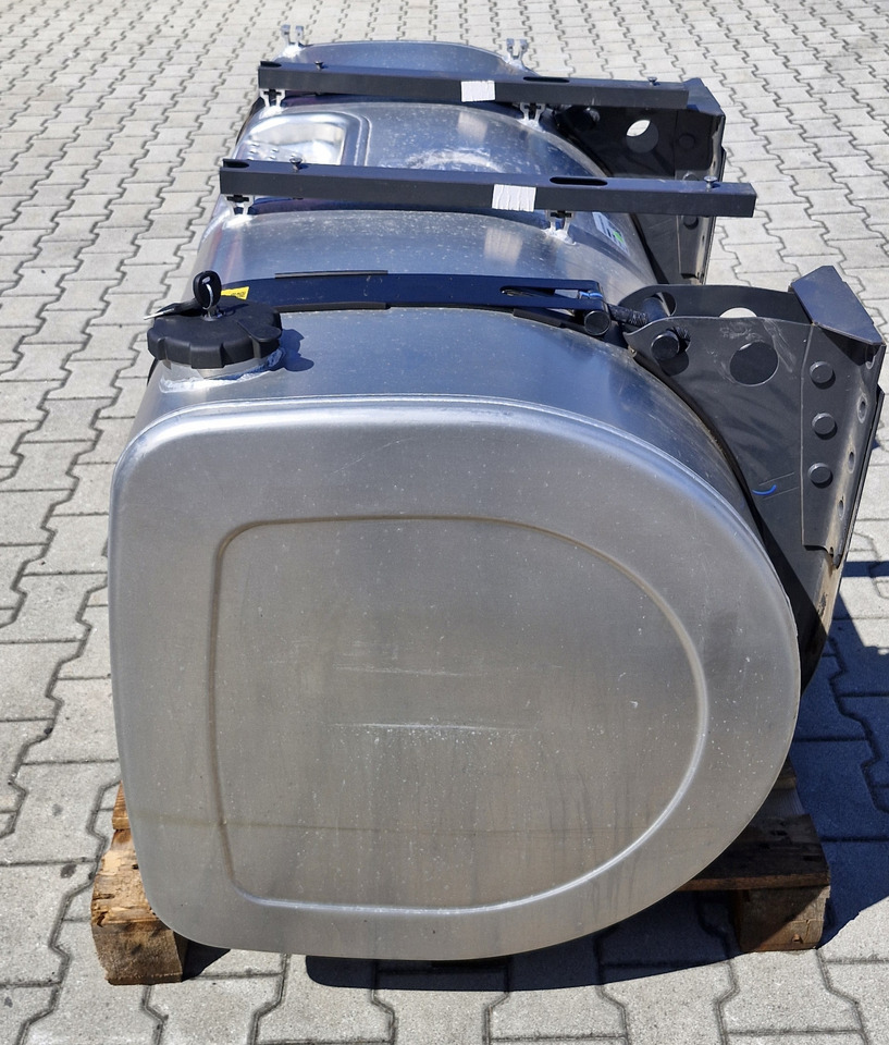 VOLVO FH4 RENAULT GAMA T ZBIORNIK PALIWA 550L NOWY - Kütusepaak - Veoauto: pilt 3 VOLVO FH4 RENAULT GAMA T ZBIORNIK PALIWA 550L NOWY - Kütusepaak - Veoauto: pilt 3