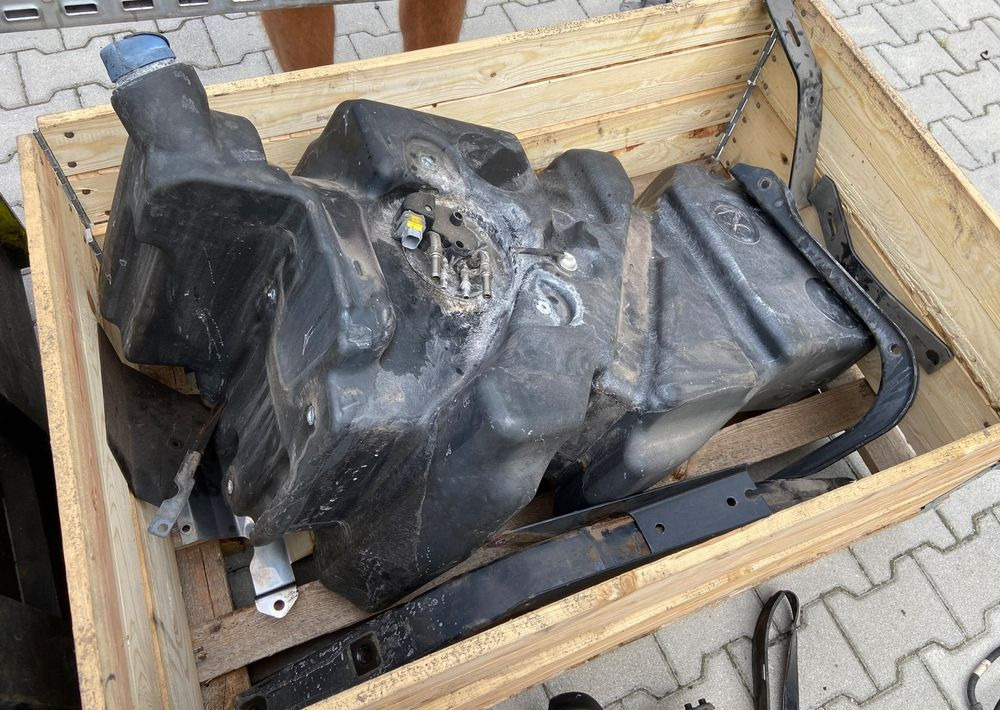 Zbiornik adblue DAF XF 106 euro 6 lift kompletny ad blue - Kütusesüsteem - Veoauto: pilt 1 Zbiornik adblue DAF XF 106 euro 6 lift kompletny ad blue - Kütusesüsteem - Veoauto: pilt 1