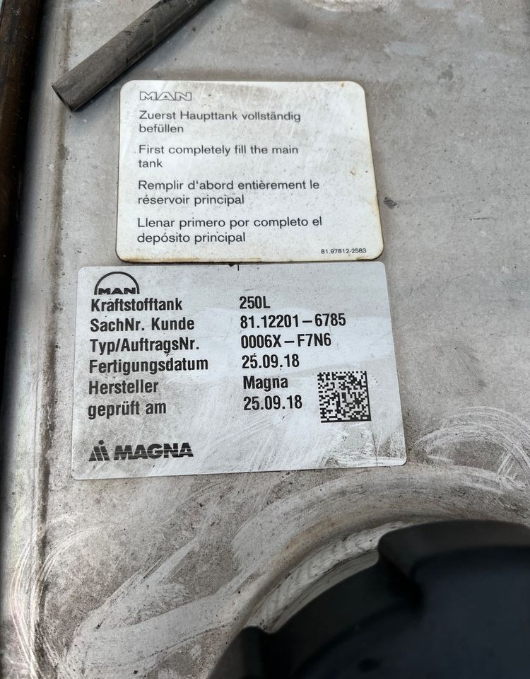 Zbiornik paliwa MAN TGX TGS 250 litrów kompletny - Kütusepaak - Veoauto: pilt 5 Zbiornik paliwa MAN TGX TGS 250 litrów kompletny - Kütusepaak - Veoauto: pilt 5