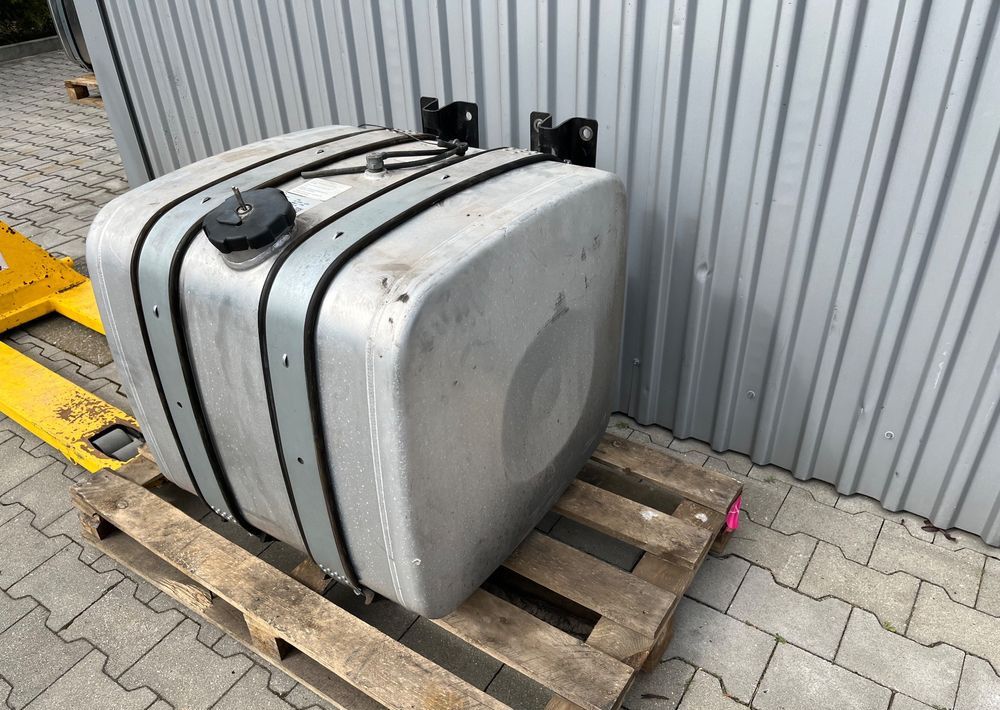 Zbiornik paliwa MAN TGX TGS 250 litrów kompletny - Kütusepaak - Veoauto: pilt 1 Zbiornik paliwa MAN TGX TGS 250 litrów kompletny - Kütusepaak - Veoauto: pilt 1