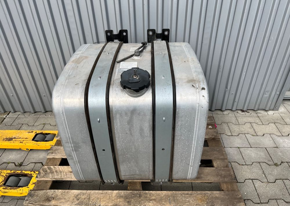 Zbiornik paliwa MAN TGX TGS 250 litrów kompletny - Kütusepaak - Veoauto: pilt 2 Zbiornik paliwa MAN TGX TGS 250 litrów kompletny - Kütusepaak - Veoauto: pilt 2