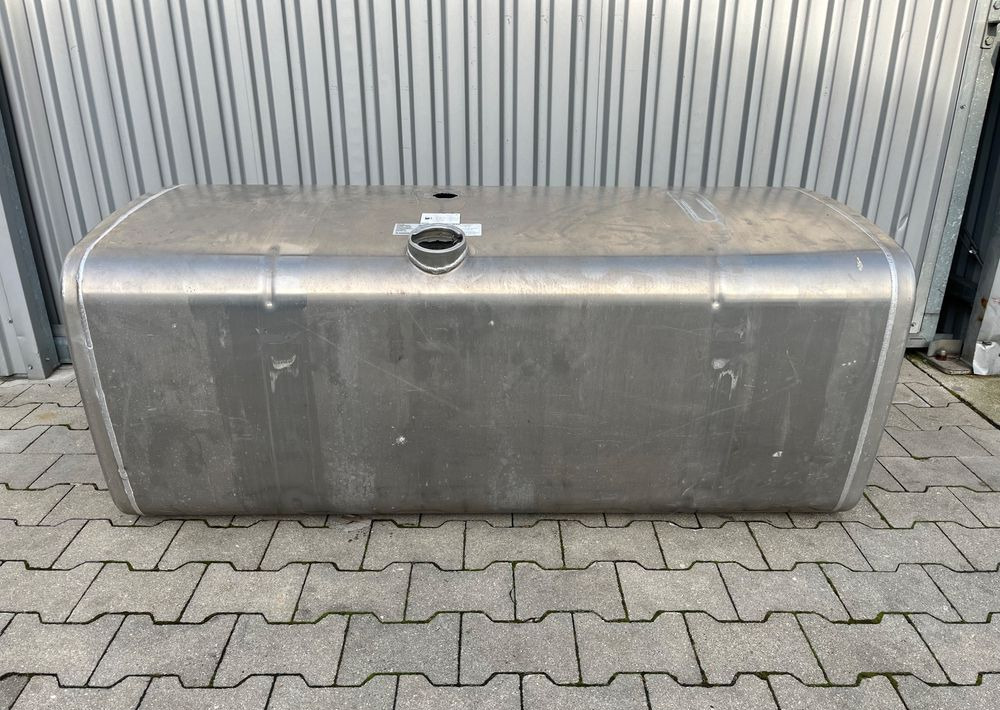 Zbiornik paliwa MAN TGX TGS 590 litrów bak - Kütusesüsteem - Veoauto: pilt 1 Zbiornik paliwa MAN TGX TGS 590 litrów bak - Kütusesüsteem - Veoauto: pilt 1