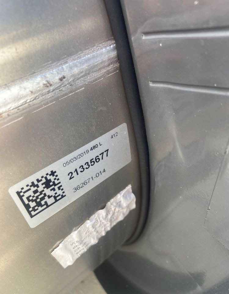 Zbiornik paliwa Volvo FH Renault 480 litrów bak jak nowy - Kütusepaak - Veoauto: pilt 4 Zbiornik paliwa Volvo FH Renault 480 litrów bak jak nowy - Kütusepaak - Veoauto: pilt 4