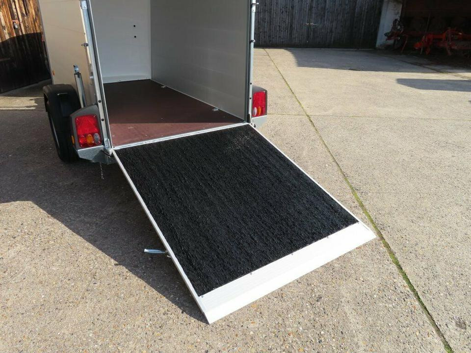 Böckmann KT-PB-AL Kofferanhänge Flügeltür PKW Anhänger, 100 km/h liising Böckmann KT-PB-AL Kofferanhänge Flügeltür PKW Anhänger, 100 km/h: pilt 8 Böckmann KT-PB-AL Kofferanhänge Flügeltür PKW Anhänger, 100 km/h liising Böckmann KT-PB-AL Kofferanhänge Flügeltür PKW Anhänger, 100 km/h: pilt 8