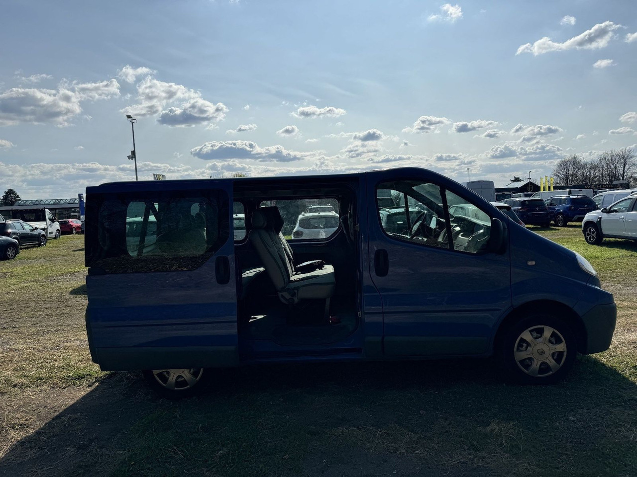 Renault Trafic Combi dCi90 L1H1 9-Sitzer - Mikrobuss: pilt 5 Renault Trafic Combi dCi90 L1H1 9-Sitzer - Mikrobuss: pilt 5