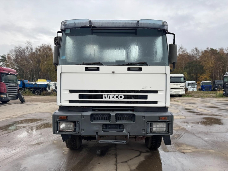 Iveco Eurotrakker 340 E 34 (GRAND PONT / LAMES / POMPE MANUELLE / BOITE MANUELLE / 12 ROUES) - Kabiinišassiiga veoauto: pilt 2 Iveco Eurotrakker 340 E 34 (GRAND PONT / LAMES / POMPE MANUELLE / BOITE MANUELLE / 12 ROUES) - Kabiinišassiiga veoauto: pilt 2