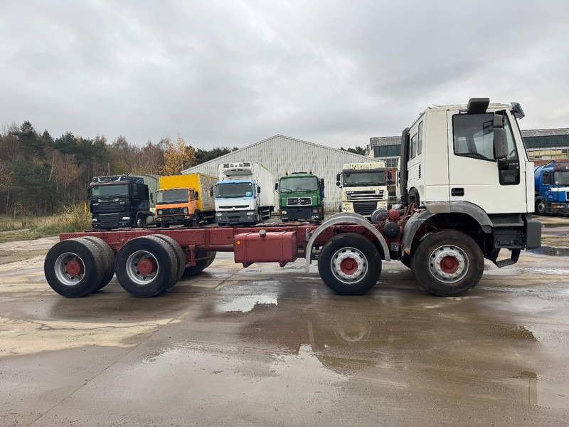 Iveco Eurotrakker 340 E 34 (GRAND PONT / LAMES / POMPE MANUELLE / BOITE MANUELLE / 12 ROUES) - Kabiinišassiiga veoauto: pilt 4 Iveco Eurotrakker 340 E 34 (GRAND PONT / LAMES / POMPE MANUELLE / BOITE MANUELLE / 12 ROUES) - Kabiinišassiiga veoauto: pilt 4