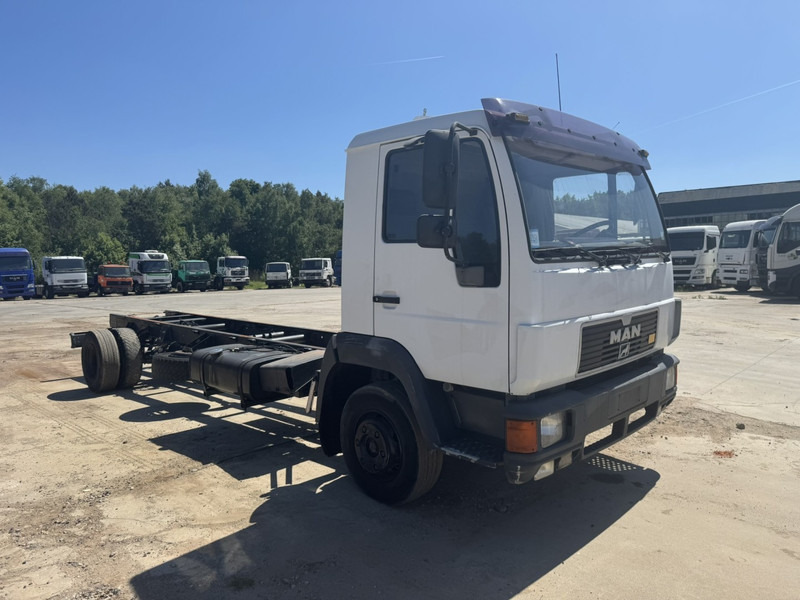 MAN 12.224 (MANUAL GEARBOX / EURO 2 / BELGIAN TRUCK IN GOOD CONDITION !!!) - Kabiinišassiiga veoauto: pilt 4 MAN 12.224 (MANUAL GEARBOX / EURO 2 / BELGIAN TRUCK IN GOOD CONDITION !!!) - Kabiinišassiiga veoauto: pilt 4