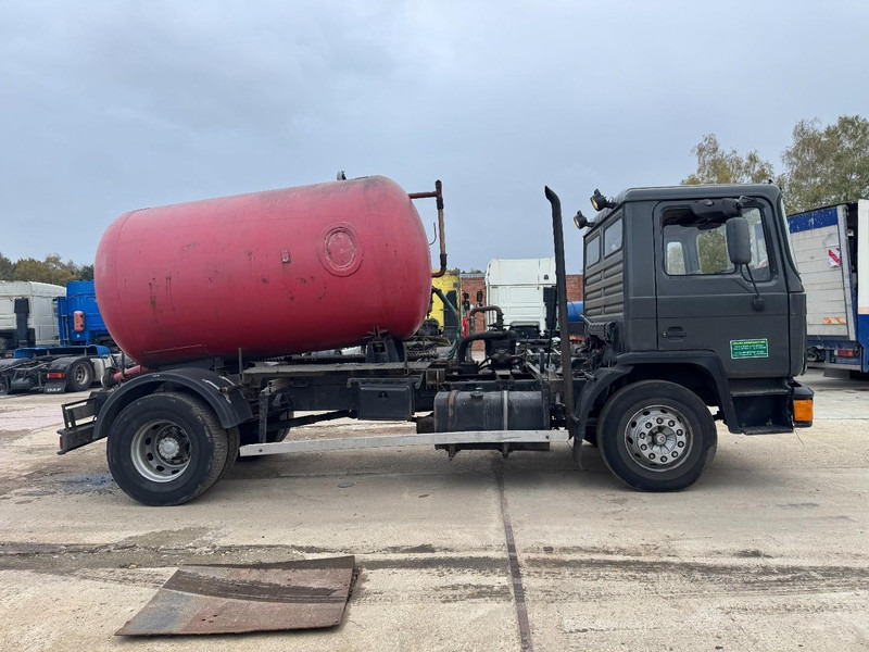MAN 18.232 (8000 L / 6 CYLINDER WITH MANUAL PUMP / STEEL SUSPENSION) - Vaakumveok: pilt 4 MAN 18.232 (8000 L / 6 CYLINDER WITH MANUAL PUMP / STEEL SUSPENSION) - Vaakumveok: pilt 4