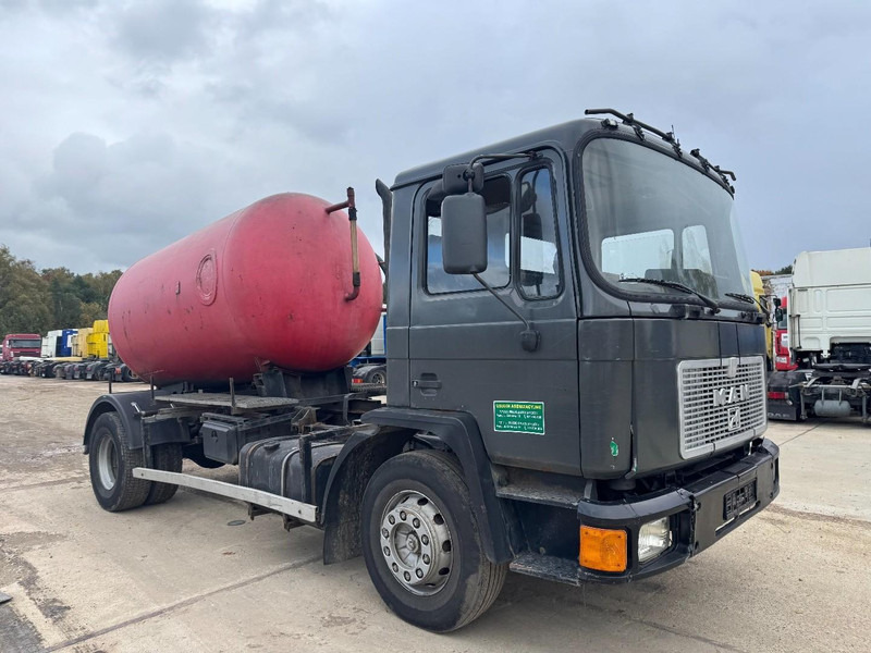 MAN 18.232 (8000 L / 6 CYLINDER WITH MANUAL PUMP / STEEL SUSPENSION) - Vaakumveok: pilt 3 MAN 18.232 (8000 L / 6 CYLINDER WITH MANUAL PUMP / STEEL SUSPENSION) - Vaakumveok: pilt 3