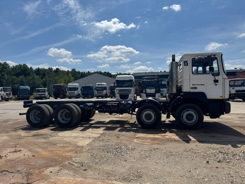 MAN 32.364 (EURO 2 / 6 CYLINDER / 12 TIRES / 8X4 / PERFECT) - Kabiinišassiiga veoauto: pilt 4 MAN 32.364 (EURO 2 / 6 CYLINDER / 12 TIRES / 8X4 / PERFECT) - Kabiinišassiiga veoauto: pilt 4