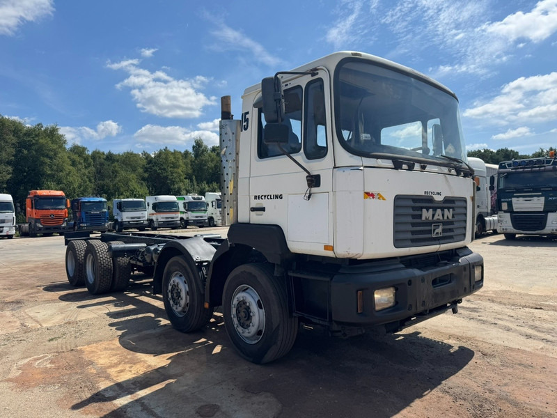 MAN 32.364 (EURO 2 / 6 CYLINDER / 12 TIRES / 8X4 / PERFECT) - Kabiinišassiiga veoauto: pilt 3 MAN 32.364 (EURO 2 / 6 CYLINDER / 12 TIRES / 8X4 / PERFECT) - Kabiinišassiiga veoauto: pilt 3